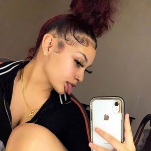 Meet your Posher, Simone